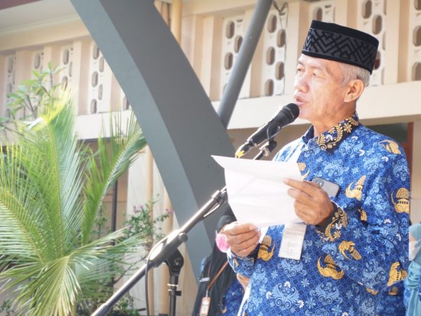 Tradisi SMAN 5 Semarang Melepas Guru Purna