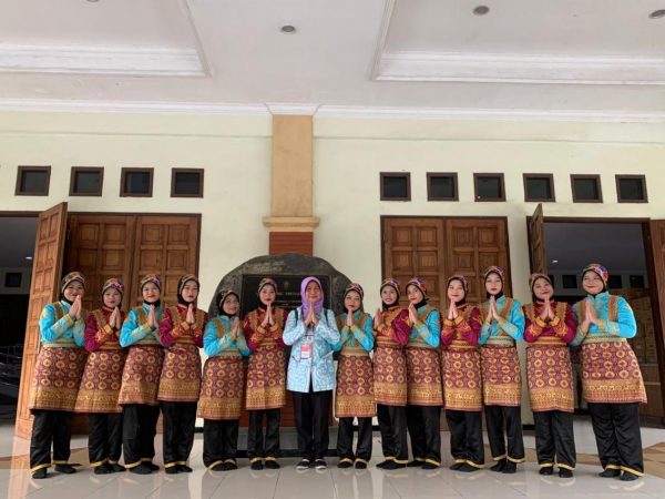 RATOH JAROE - Ekstra Tari Saman SMA N 12 SMG MenyabetJuara Best Costume dalam Diponegoro Art Competition Tahun 2023