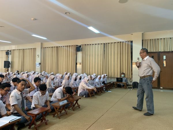 SMAHA Temu Pakar : Kenali Diri untuk Ukir Prestasi