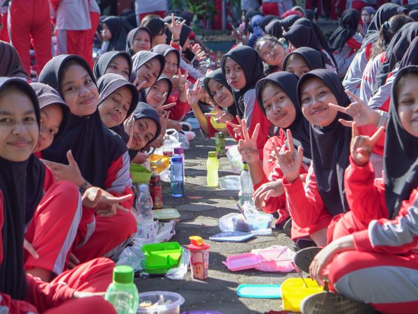 SMKN 1 Tengaran Jumat Happy Bersama Kami  Togetherness Creat Happiness