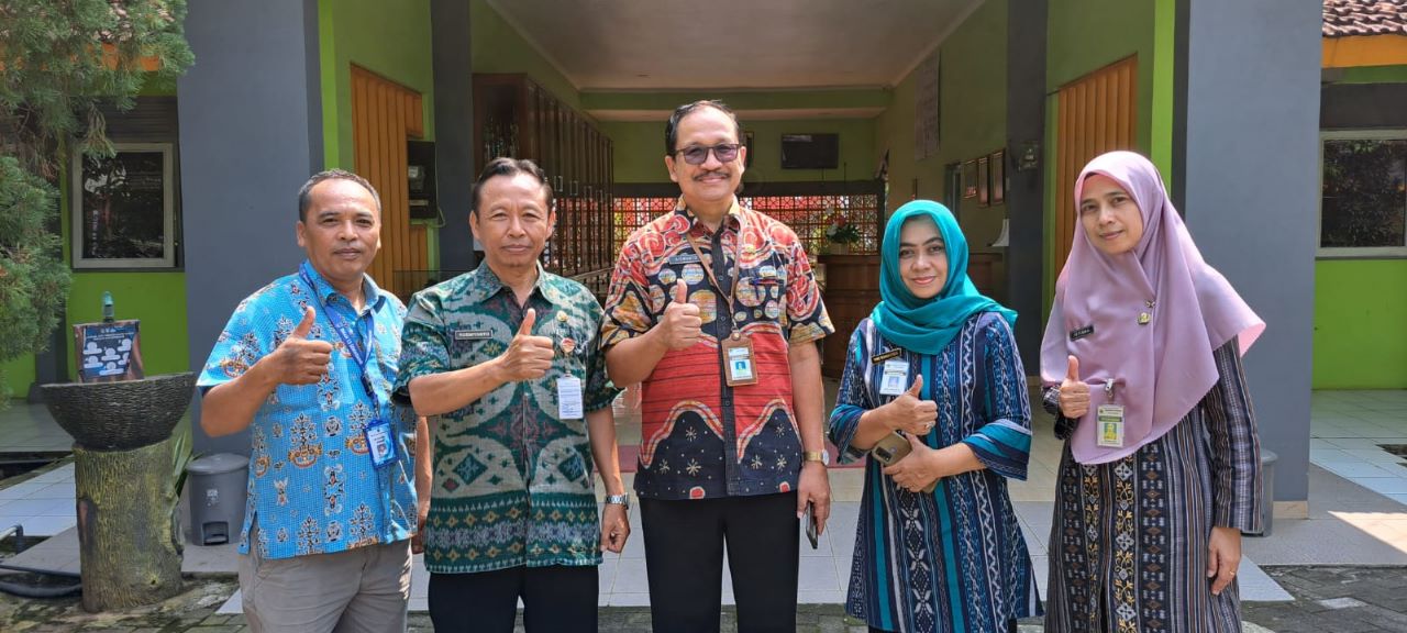 Kunjungan Kacabdin I Dalam Pemantauan PPDB SMAN 13 Semarang Tahun 2023 Kunjungan Kacabdin I Dalam Pemantauan PPDB SMAN 13 Semarang Tahun 2023