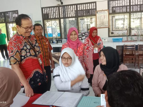 Verifikasi Akun PPDB Hari Keempat di SMAN 16 Semarang Istimewa