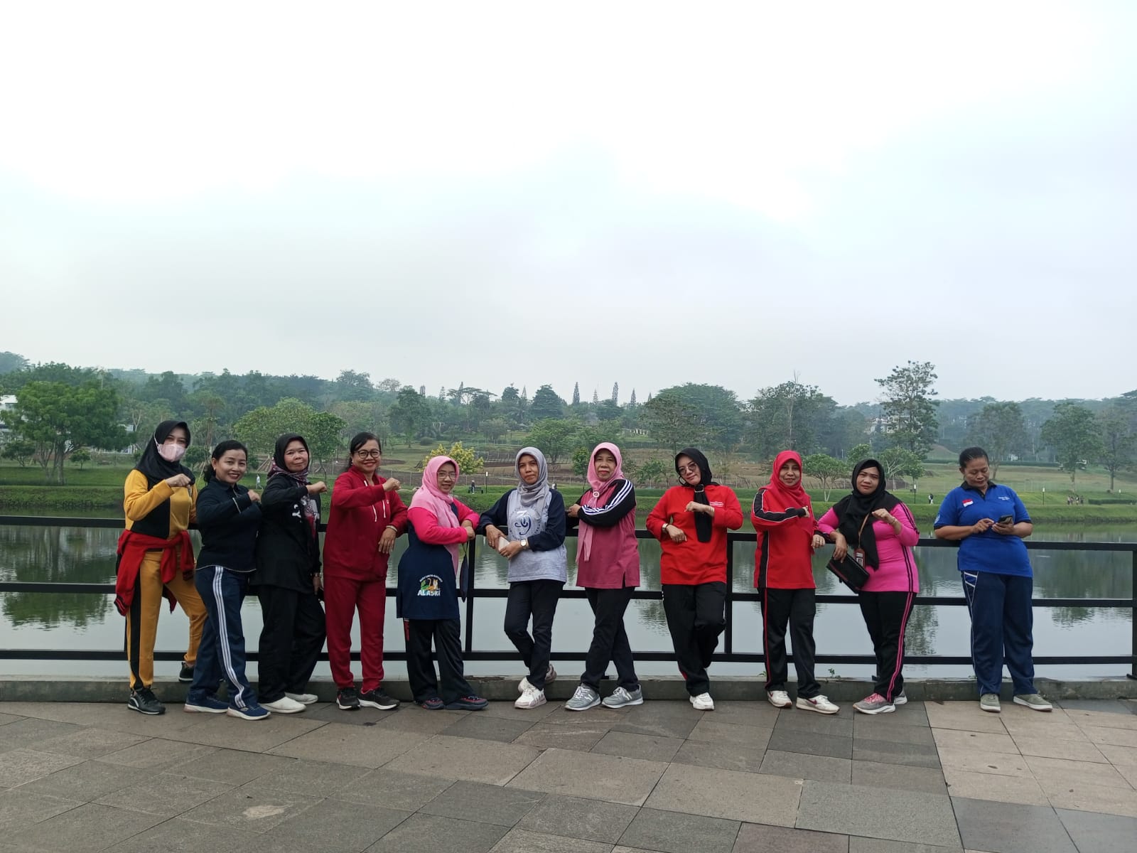 SMA N 16 Semarang Jalan Sehat di Danau BSB