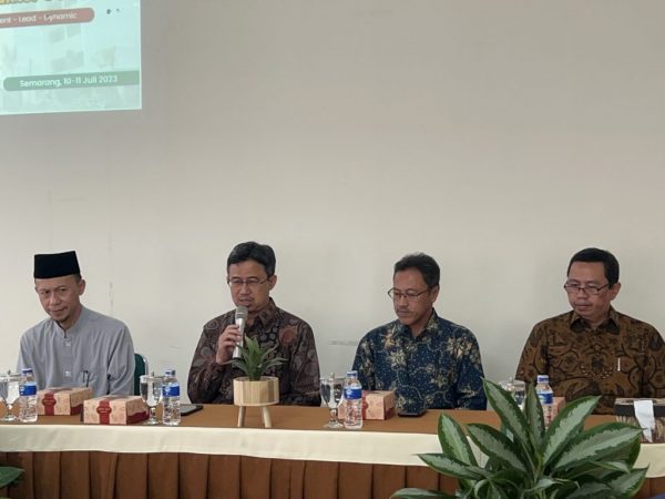 Pelatihan Kepemimpinan: Solidkan Tim SMAHA Hebat