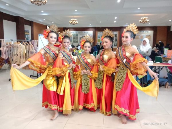 Torehkan Prestasi, Tim Tari SMAN 11 Semarang Sabet Juara 3 Biofair Tingkat Nasional