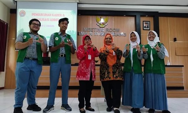 Menuju Adiwiyata Mandiri: Kepala SMAN 11 Semarang Kukuhkan  213 Siswa Kader Adiwiyata