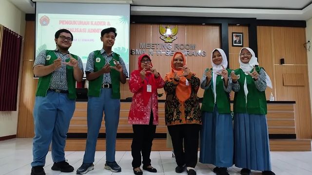Menuju Adiwiyata Mandiri: Kepala SMAN 11 Semarang Kukuhkan 213 Siswa Kader Adiwiyata Menuju Adiwiyata Mandiri: Kepala SMAN 11 Semarang Kukuhkan 213 Siswa Kader Adiwiyata