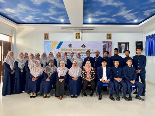 Pengawas SMA Kota Semarang Hadir Dalam IHT SMA Multazam IBS