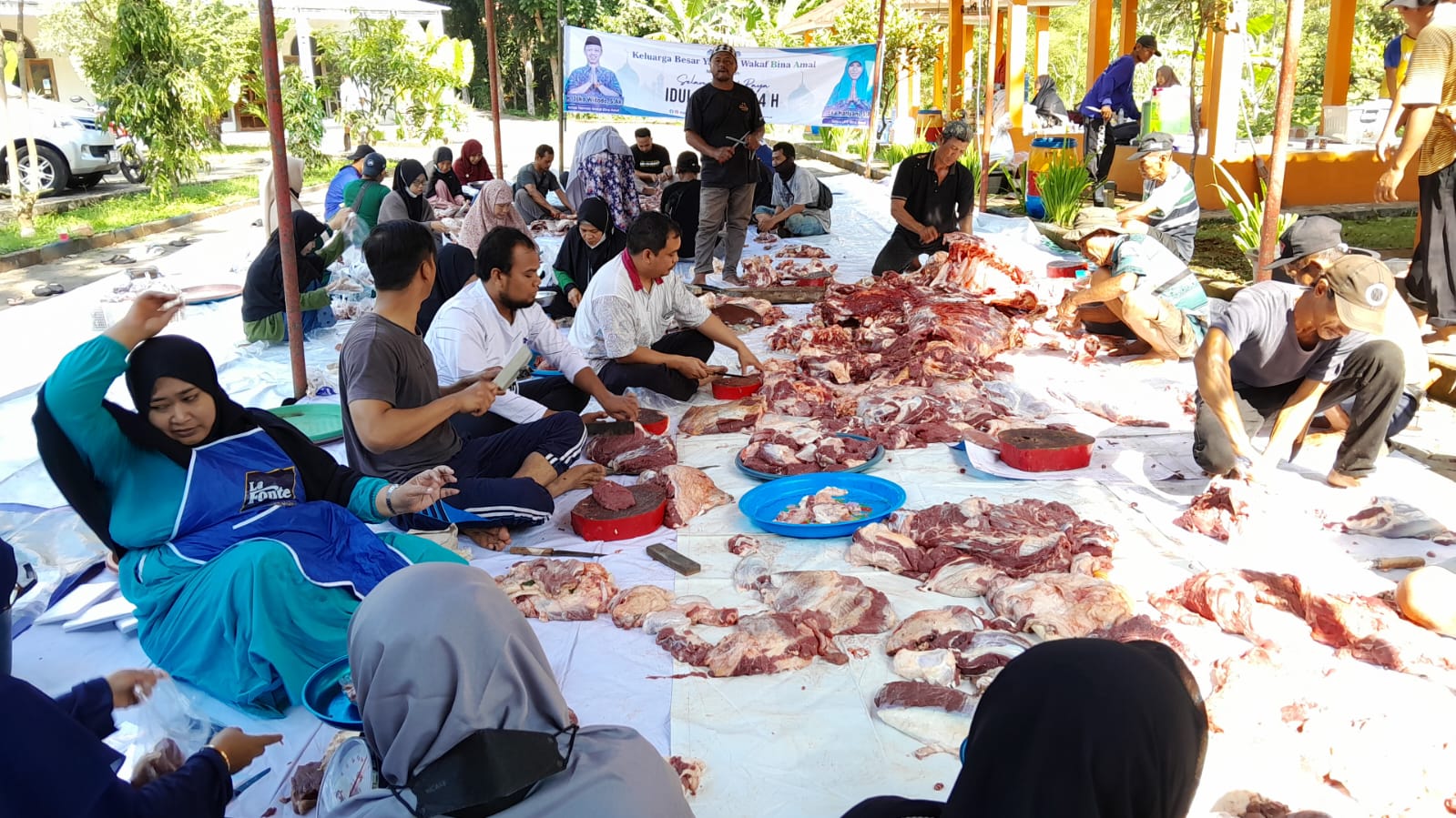 Yayasan Wakaf Bina Amal Distribusikan 935 Paket Daging Kurban Dalam Idul Adha 1444H Yayasan Wakaf Bina Amal Distribusikan 935 Paket Daging Kurban Dalam Idul Adha 1444H