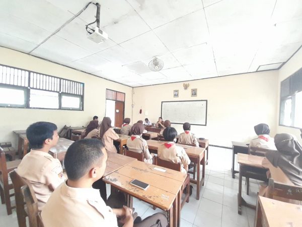 SMKN 10 Semarang Membuat Gebrakan dengan Mengikuti Program Gerakan Sekolah Menulis Buku Nasional