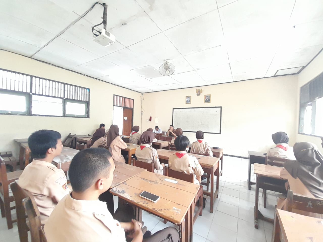 SMKN 10 Semarang Membuat Gebrakan dengan Mengikuti Program Gerakan Sekolah Menulis Buku Nasional SMKN 10 Semarang Membuat Gebrakan dengan Mengikuti Program Gerakan Sekolah Menulis Buku Nasional