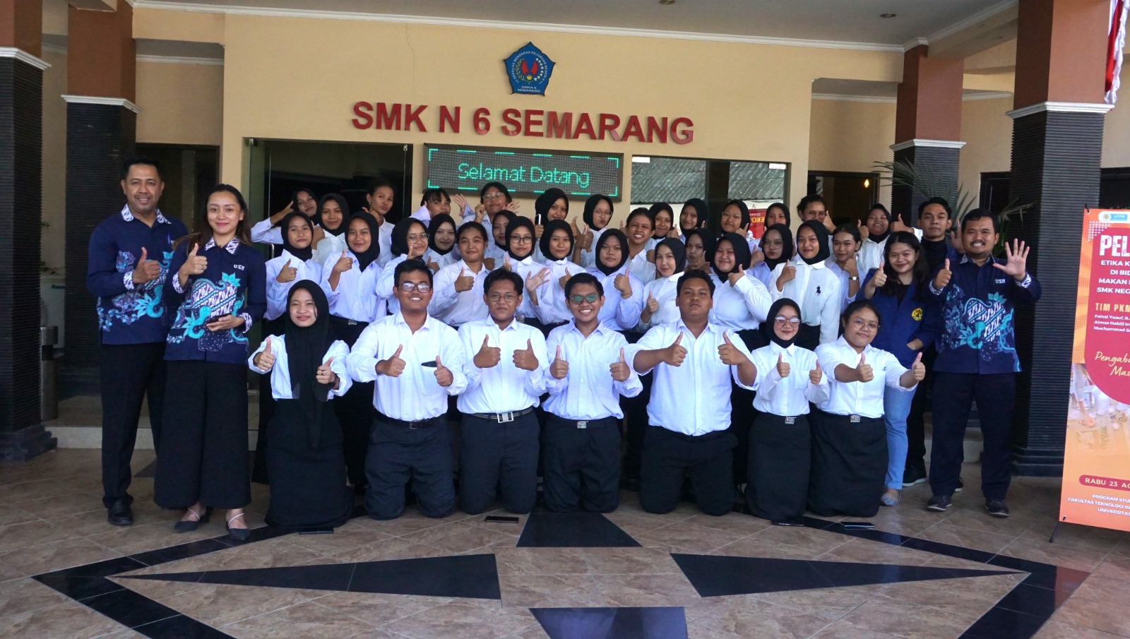 Pengabdian USM dalam Bentuk Pelatihan Etika Kepariwisataan di Bidang Jamuan Makan Formal kepada SMKN 6 Semarang