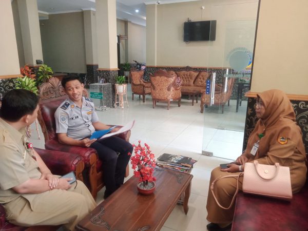 Kunjungan SMKN 10 Semarang ke Dinas Perhubungan Kota Semarang untuk Dukung Trayek Feeder Trans Semarang ke Jalan Kokrosono