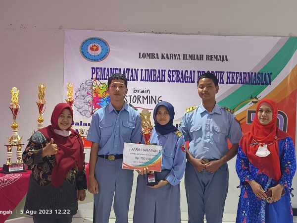 SMKN 10 Semarang Raih Juara Pharmacy Fair Competition