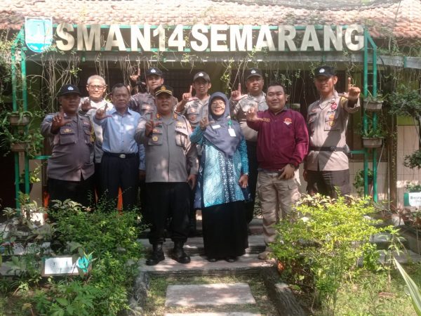 Polsek Semarang Utara Sosialisasikan Aplikasi LIBAS di SMAN 14 Semarang