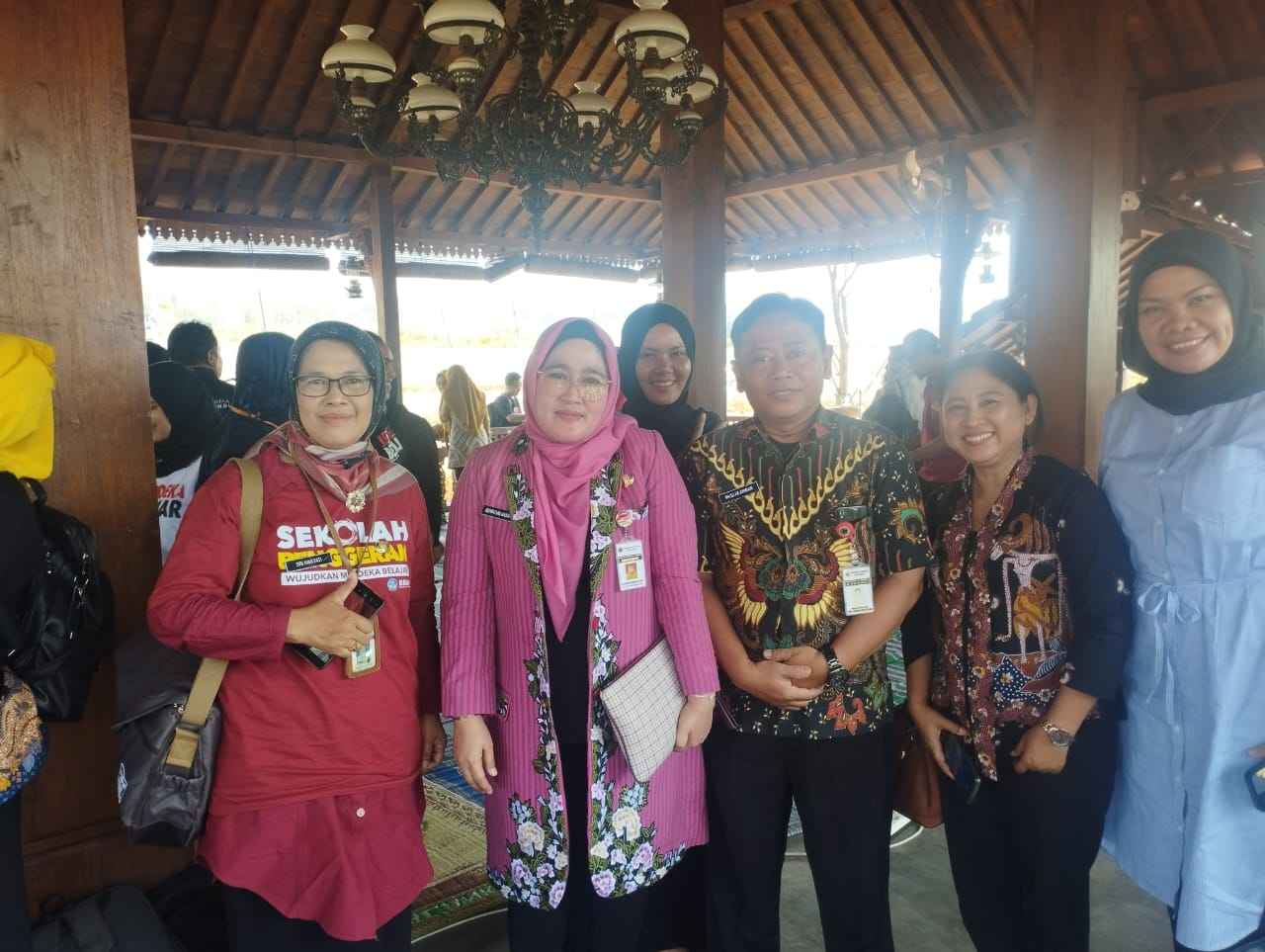 SMKN 10 Semarang Hadir Dalam Talkshow BBGP Jawa Tengah Fokuskan Transformasi Pendidikan Menuju Merdeka Belajar SMKN 10 Semarang Hadir Dalam Talkshow BBGP Jawa Tengah Fokuskan Transformasi Pendidikan Menuju Merdeka Belajar