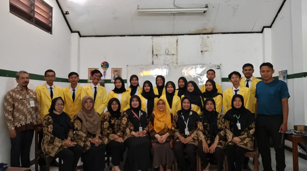 Penerjunan Mahasiswa Lantip UNNES di SMK Hidayah Semarang Penerjunan Mahasiswa Lantip UNNES di SMK Hidayah Semarang