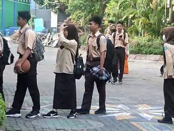 Dukung Kurangi Pemanasan Global, SMAN 14 Semarang Kampanyekan Sehari Tanpa Kendaraan Bermotor