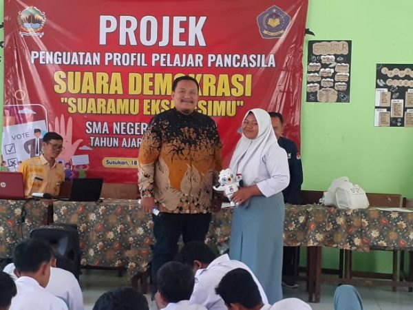 PKU & Bawaslu Kec. Susukan Membersamai Peserta Didik SMAN 1 Susukan Kegiatan P5 Tema ‘Suara Demokrasi’