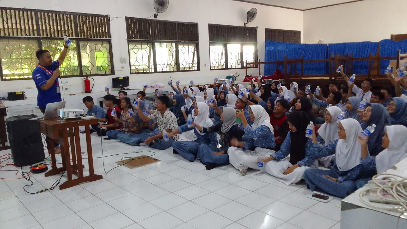 Bintang SMA Ajak Pelajar SMAN 16 Semarang Unggulkan Bakat Minat Bintang SMA Ajak Pelajar SMAN 16 Semarang Unggulkan Bakat Minat