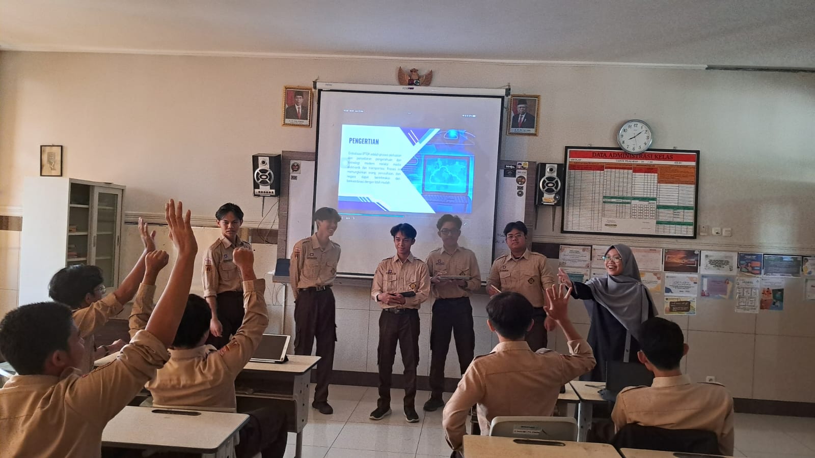 Membangun Kemampuan Diskusi dalam Era Globalisasi Membangun Kemampuan Diskusi dalam Era Globalisasi