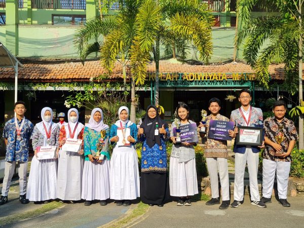 Prestasi Siswa SMAN 14 di Hari Batik dan Kesaktian Pancasila