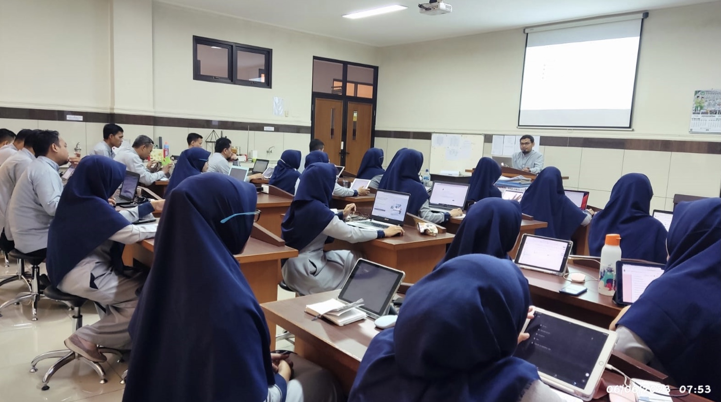 Sharing Session, Upaya Peningkatan Kualitas dan Kompetensi Guru SMAHA Sharing Session, Upaya Peningkatan Kualitas dan Kompetensi Guru SMAHA