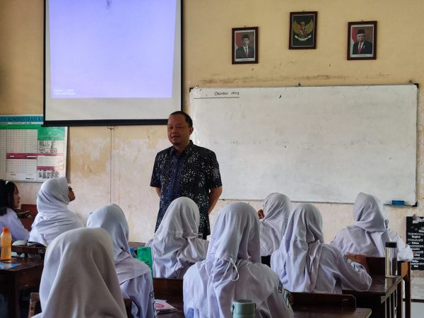Program Orang Tua Siswa Mengajar di SMAN 14 Semarang