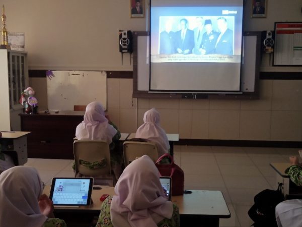 Berliterasi Melalui Media Video sebagai Jendela Pendidikan Modern