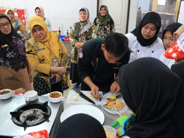 Upgrade Ilmu melalui Program Chef Goes to School 