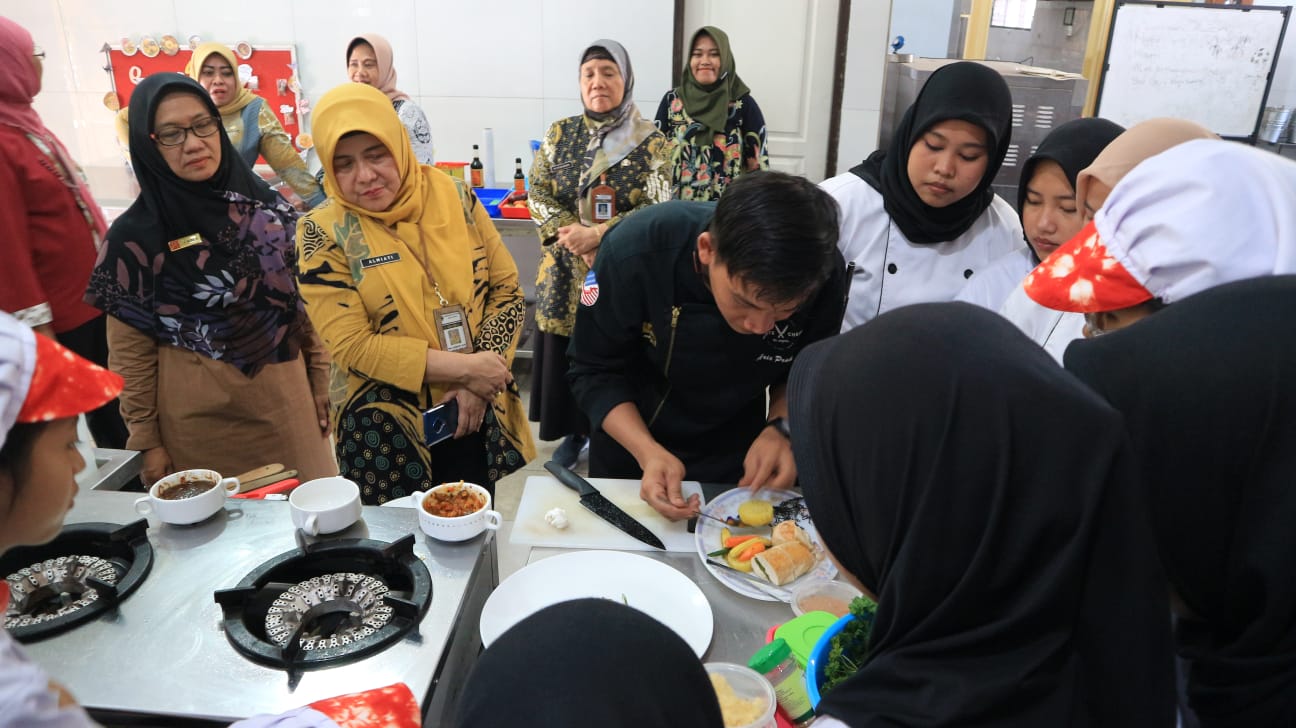 Upgrade Ilmu melalui Program Chef Goes to School Upgrade Ilmu melalui Program Chef Goes to School