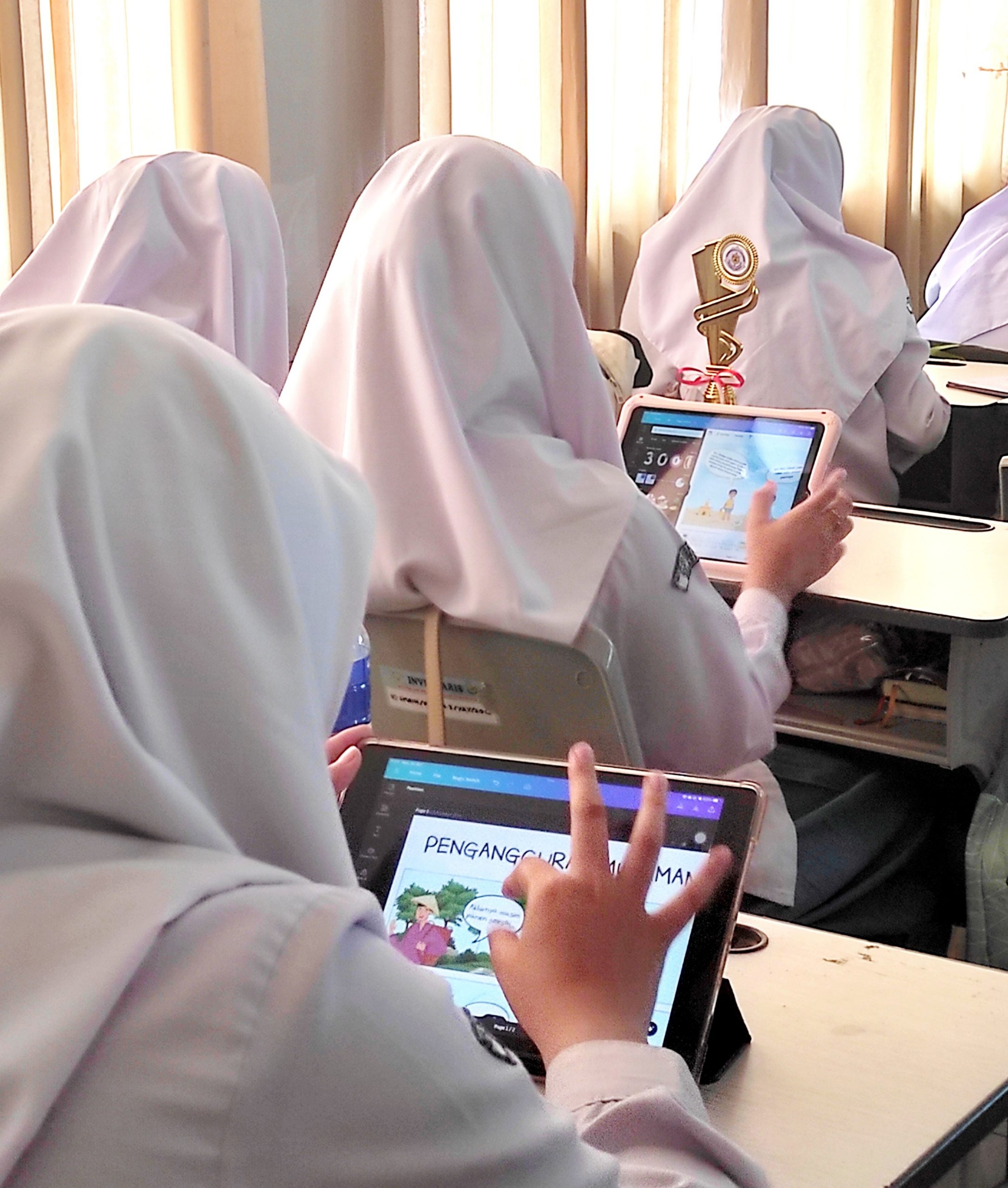 Lebih Indah dan Menyenangkan Belajar Ekonomi menggunakan Komik