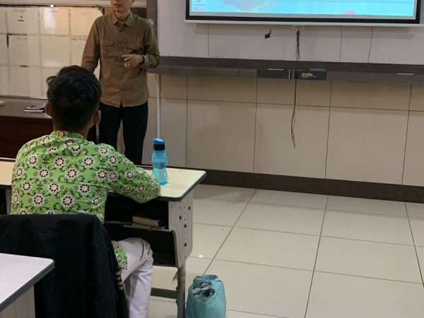 Ajak Siswa  Mengenali Profesi, SMAHA Adakan Kegiatan Orang Tua Mengajar