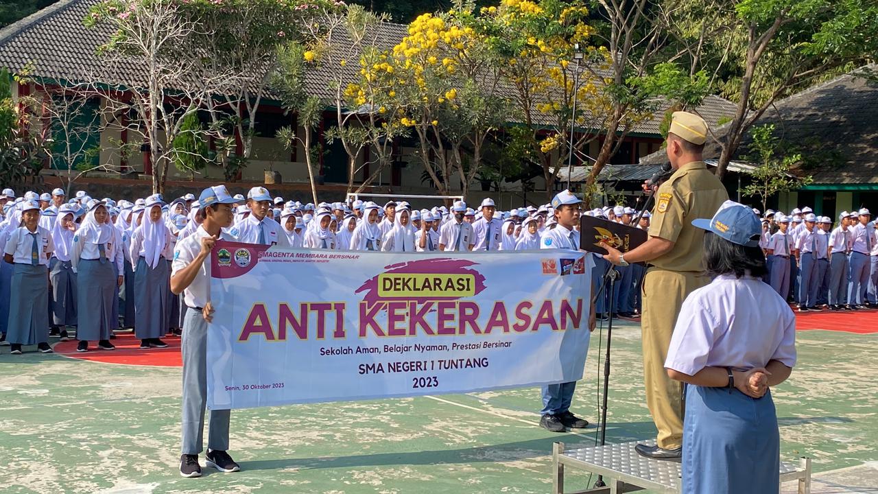 Deklarasi Anti Kekerasan SMAN 1 Tuntang Deklarasi Anti Kekerasan SMAN 1 Tuntang
