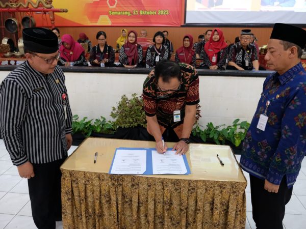 Serah Terima Jabatan Kepala SMAN 2 Semarang:  Suatu Momentum Regenerasi Kepemimpinan Berkelanjutan