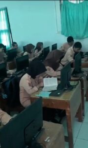 Gerakan Literasi Sekolah Membawa Semangat Membaca Siswa-Siswi SMKN 10 Semarang