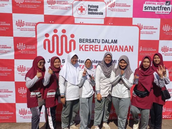 Perwakilan SMAHA Ikuti Jalan Sehat PMI