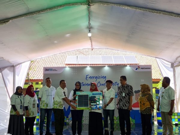 PT. Pertamina Hibahkan Panel Surya ke SMA Negeri 14 Semarang