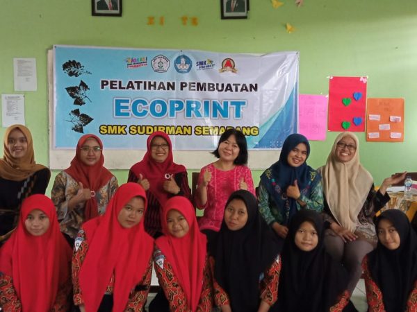 Pelatihan Batik Eco Print Jurusan Tata Busana SMK Sudirman Semarang