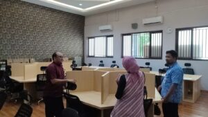 Dinas Pendidikan dan Kebudayaan Propinsi Jawa Tengah Evaluasi Bantuan Pusat Keunggulan SMK di SMKN 10 Semarang