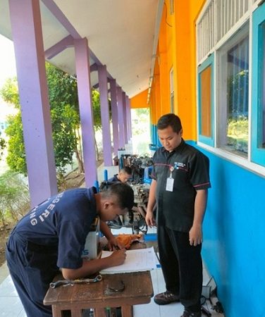 Melatih Siswa Berwirausaha Melalui Pembelajaran Holistic Di Era Modern