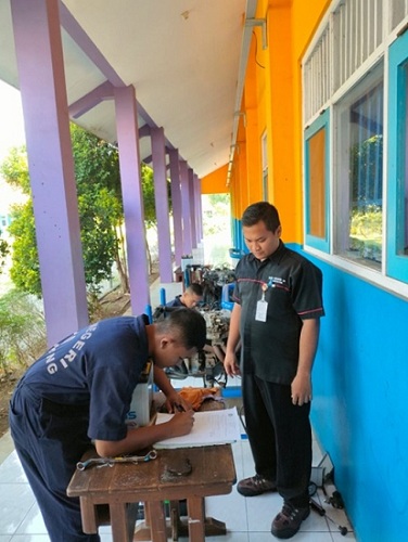 Melatih Siswa Berwirausaha Melalui Pembelajaran Holistic Di Era Modern