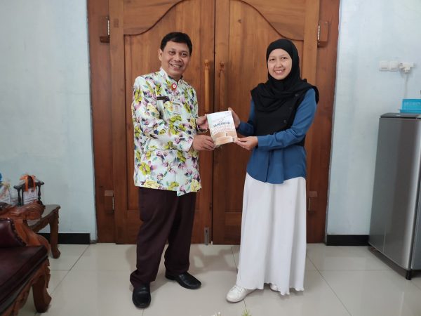 Kepala SMKN 10 Semarang Luncurkan Buku Kedua "Membangun Sekolah Biasa Menjadi Luar Biasa"