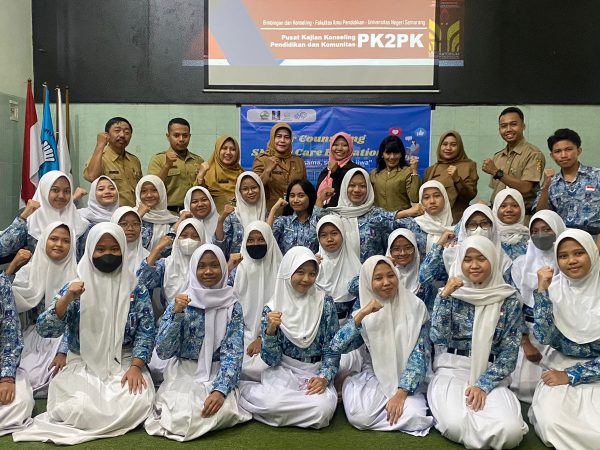 Workshop Pendidikan Sebaya (Pear Education) di SMAN 5 Semarang 