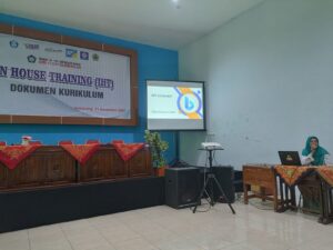 SMKN 10 Semarang Tingkatkan Kapabilitas GTK Melalui IHT Penyusunan Dokumen Sekolah Berbantuan Artificial Intelligence