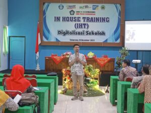 SMKN 10 Semarang Gencar Sosialisasi Ekonomi Kreatif Melalui In House Training