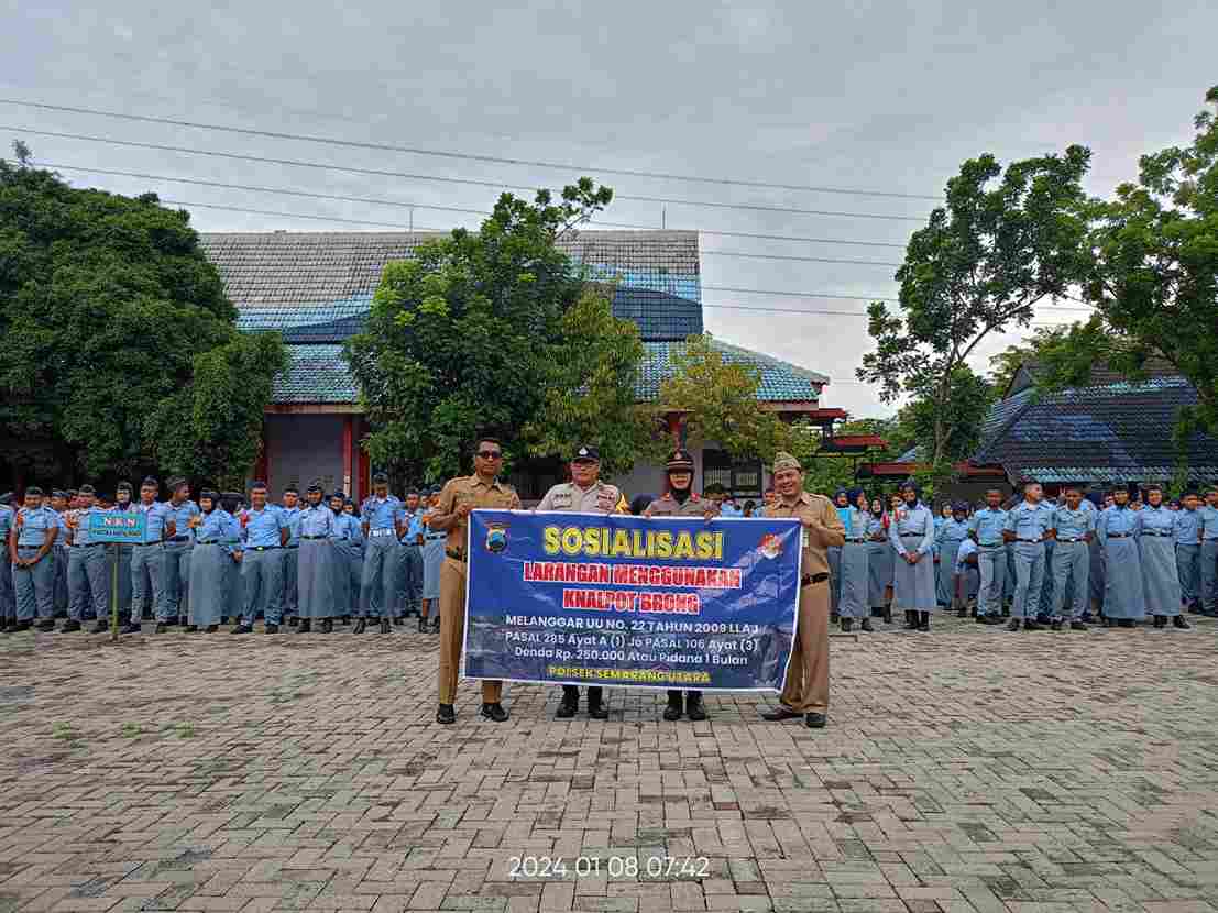 SMKN 10 Semarang Gelar Upacara Bendera Dengan Pembina Polsek Semarang Utara