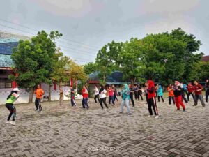 Senam Aerobik Ceria di SMKN 10 Semarang Kolaborasi Bersama Bank Jateng