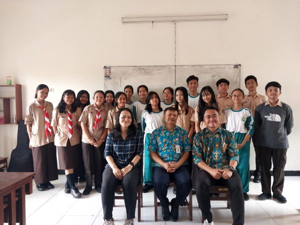 Merajut Persaudaraan dalam Iman: Persekutuan Doa Bulanan ROKRIS SMA N 12 Semarang