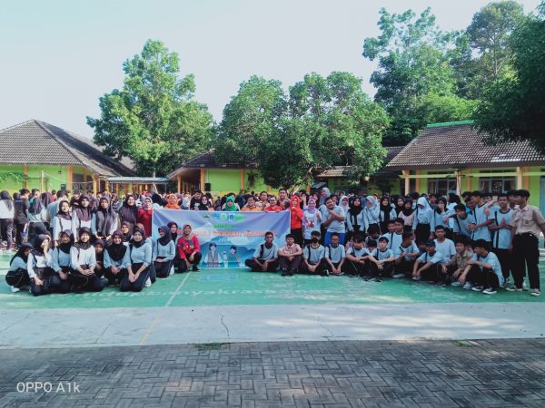 SMAN 16 Semarang Ajak Atasi Masalah Sampah Dengan GPS dan Kreasi Inovasi Barang Bekas